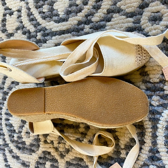 Cream closed toe espadrilles , purchased from Amazon - Picture 3 of 3